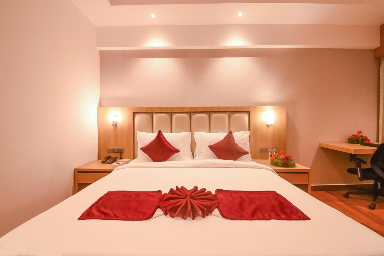 Emerald Clarks Inn Suites Mysore Bagian luar foto