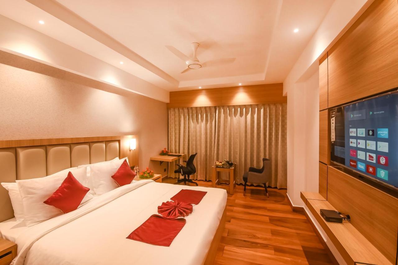Emerald Clarks Inn Suites Mysore Bagian luar foto