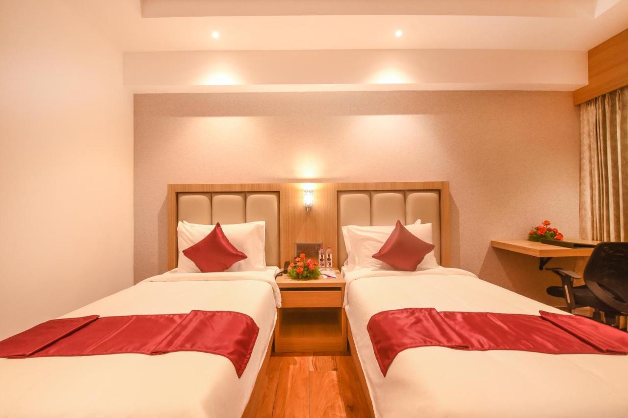 Emerald Clarks Inn Suites Mysore Bagian luar foto