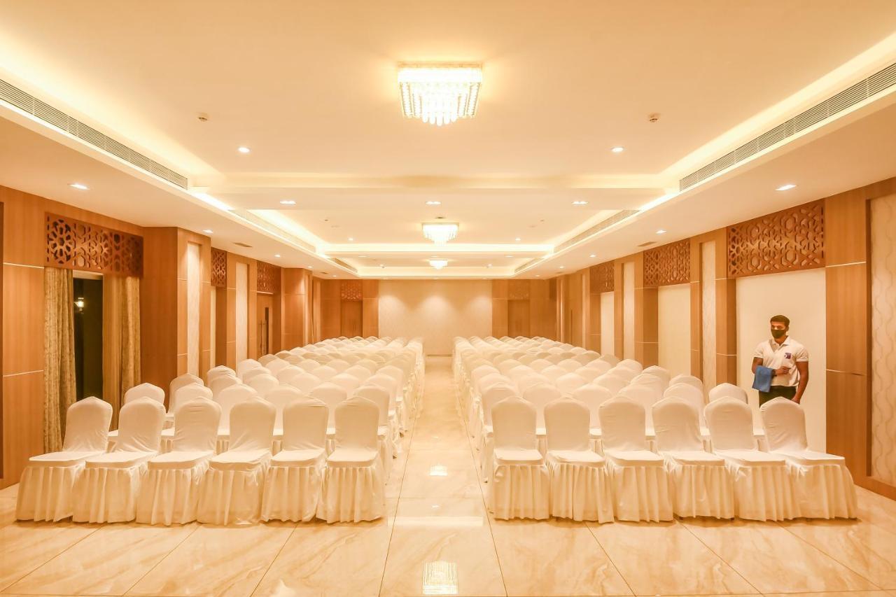 Emerald Clarks Inn Suites Mysore Bagian luar foto