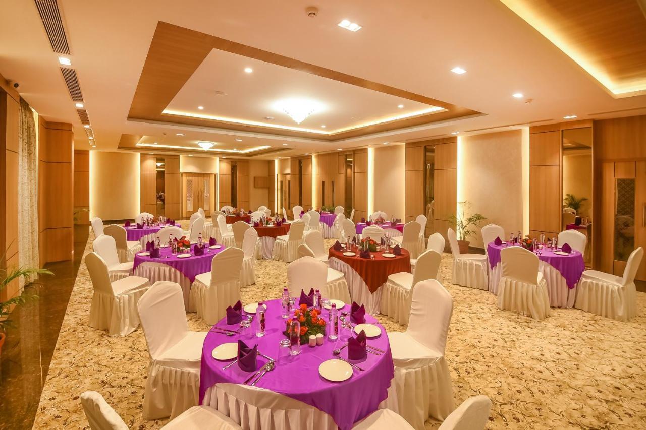 Emerald Clarks Inn Suites Mysore Bagian luar foto