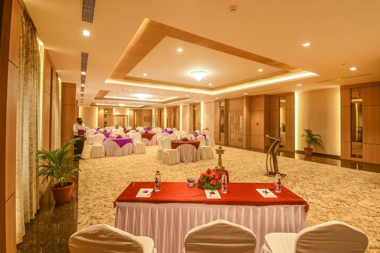 Emerald Clarks Inn Suites Mysore Bagian luar foto