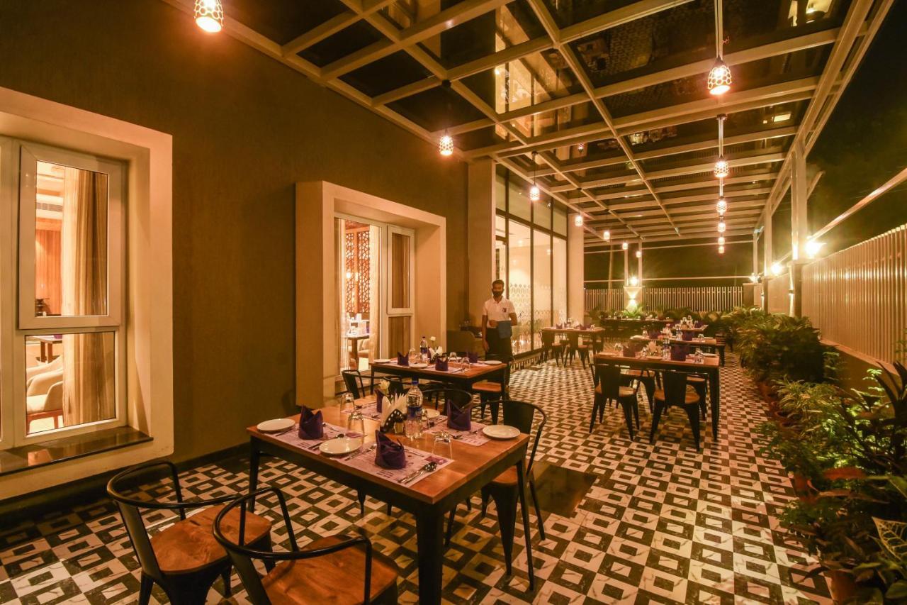 Emerald Clarks Inn Suites Mysore Bagian luar foto
