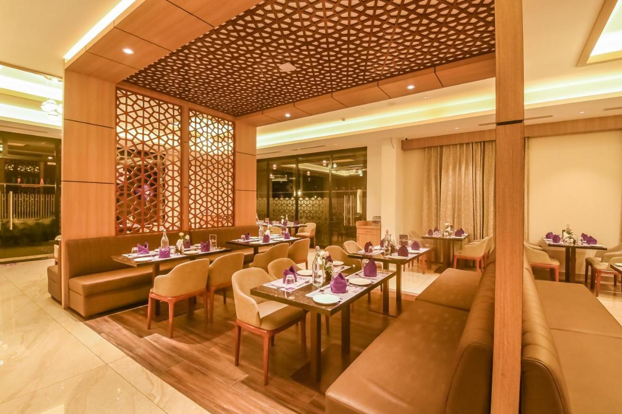 Emerald Clarks Inn Suites Mysore Bagian luar foto