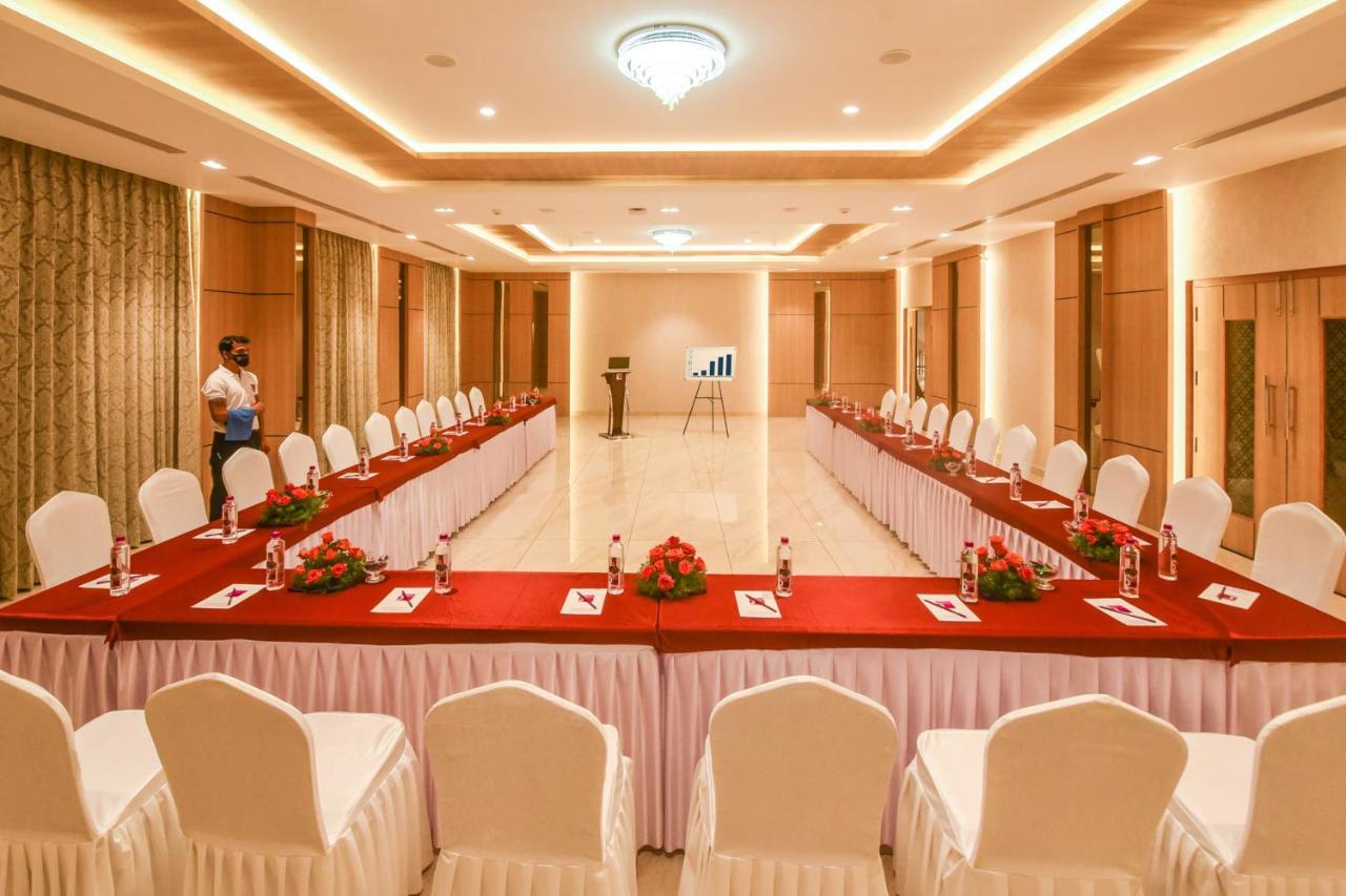 Emerald Clarks Inn Suites Mysore Bagian luar foto