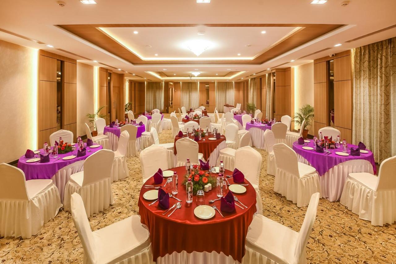 Emerald Clarks Inn Suites Mysore Bagian luar foto