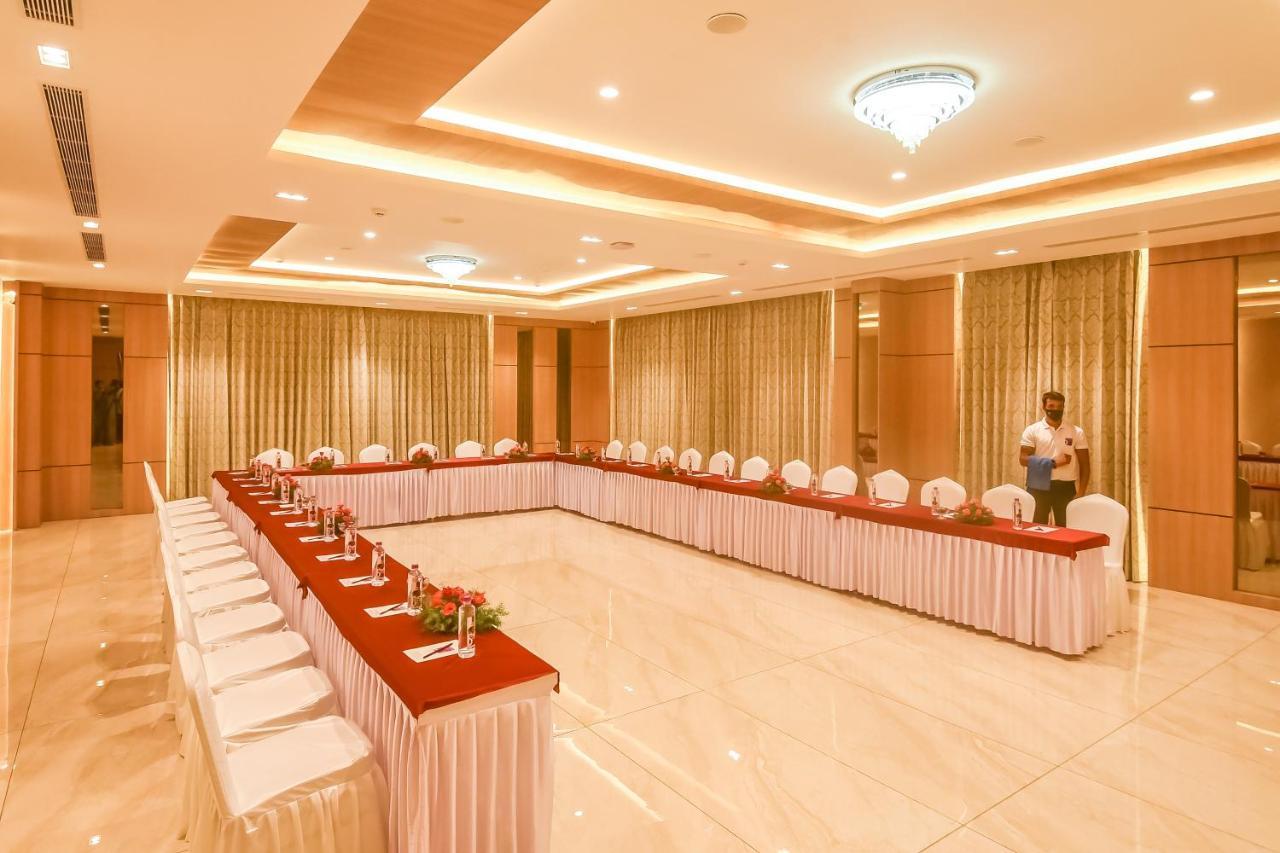 Emerald Clarks Inn Suites Mysore Bagian luar foto