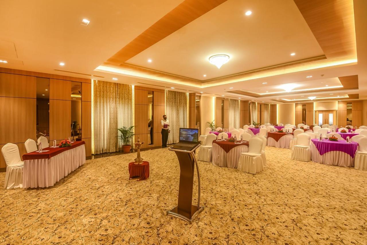 Emerald Clarks Inn Suites Mysore Bagian luar foto
