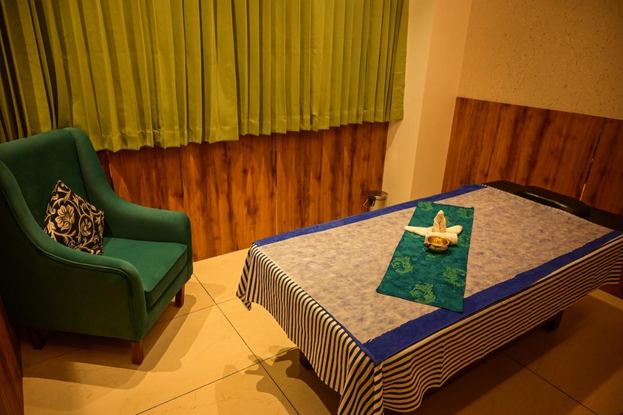 Emerald Clarks Inn Suites Mysore Bagian luar foto